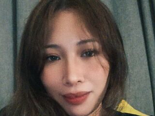 fingering camslut ThylaMax