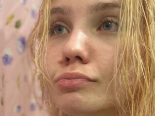 bedroom livecam YallyGreen