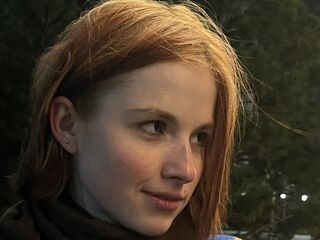 topless cam girl YumiMee